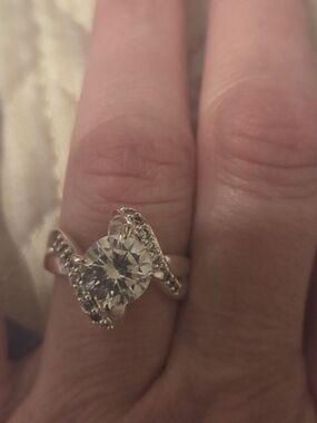 Macys Size 8 Classic Round-Cut Solitaire Twist Ring in Silver